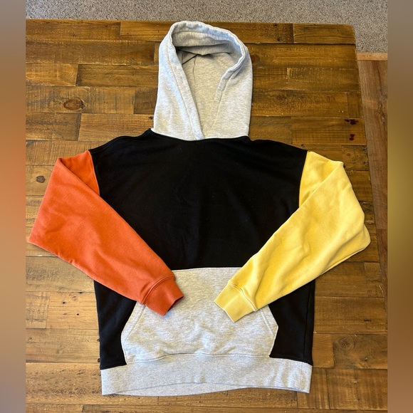 No Boundaries Sweatshirt - Picture 1 of 4